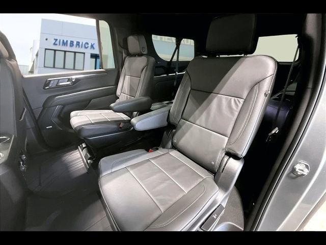 2025 Chevrolet Suburban LT